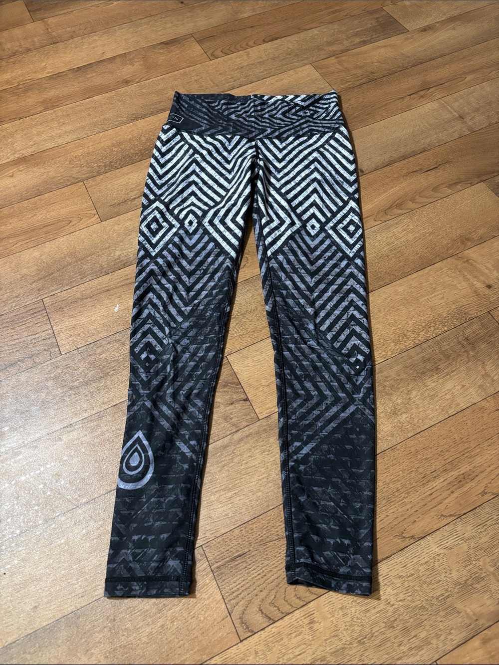 Niyama Sol stripe leggings Medium Hot Yoga Pilates Trufusion find your edge soft
